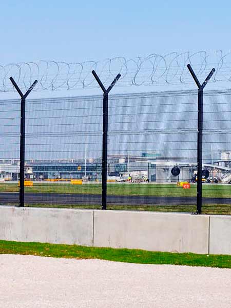 Welded mesh fence