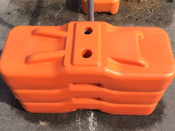 Two pipes of wire mesh are inserted in an orange plastic foot.